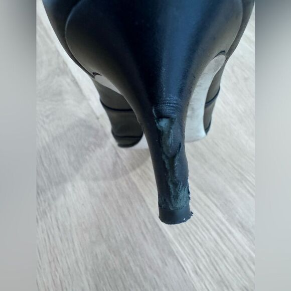 FENDI
Leather Sock Boots
Size: 9.5 | US9.5 IT39 1/2 - Picture 2 of 5